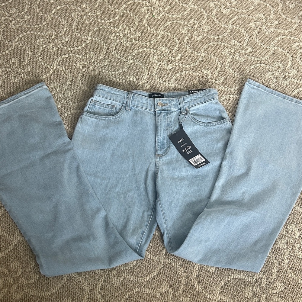 Express Mid Rise Light Wash '70s Flare Jeans size 6 NWT - Picture 5 of 8